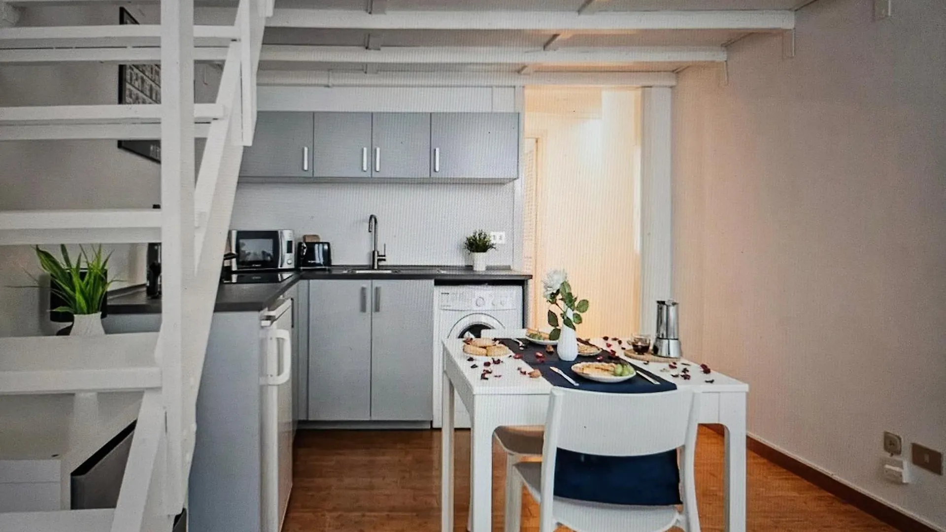 Two-Room Apartment San Babila Milan