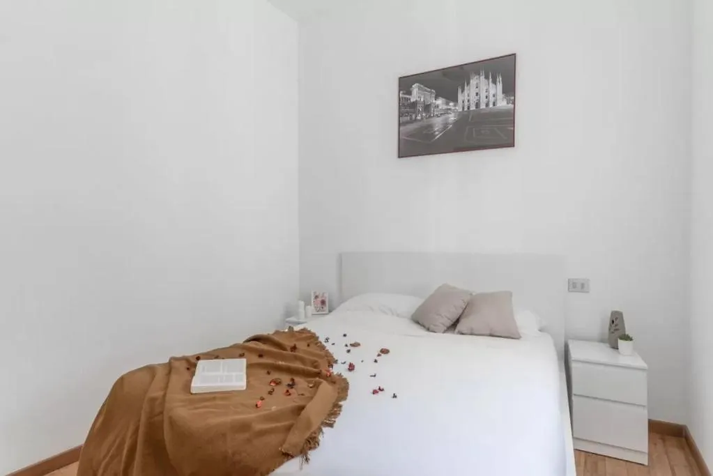 Two-Room Apartment San Babila Milan