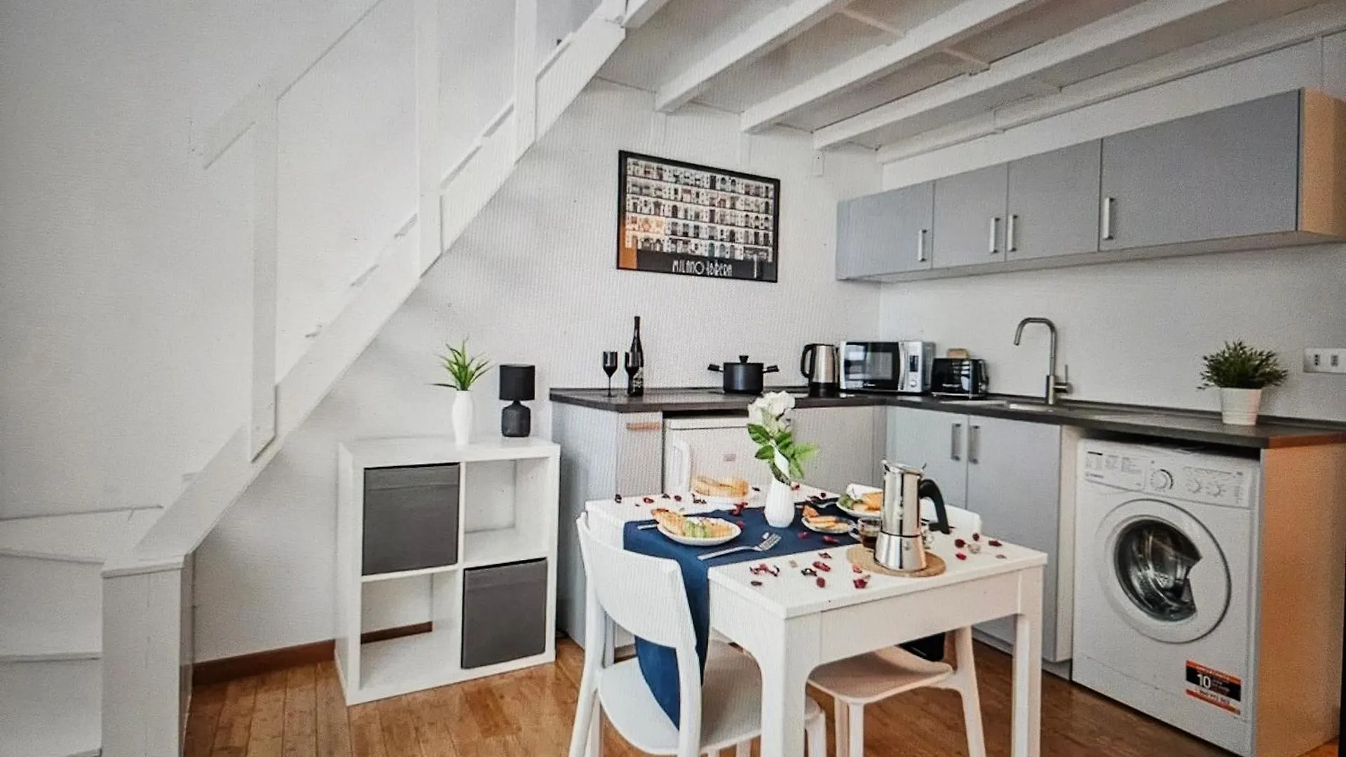 Two-Room Apartment San Babila Milan