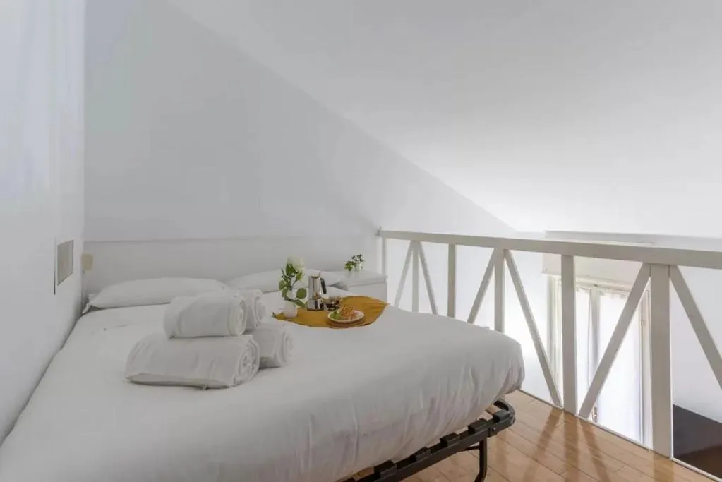 Two-Room Apartment San Babila Milan Italy