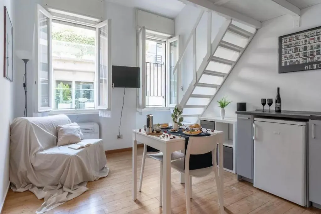 Two-Room Apartment San Babila Milan