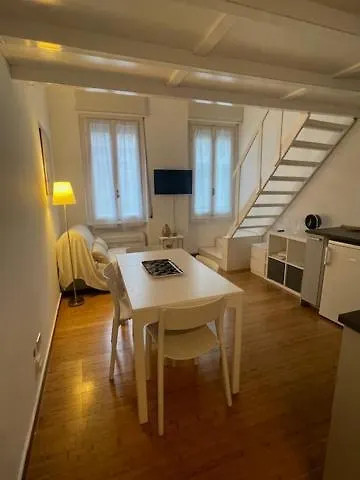 Two-Room Apartment San Babila 米兰 意大利